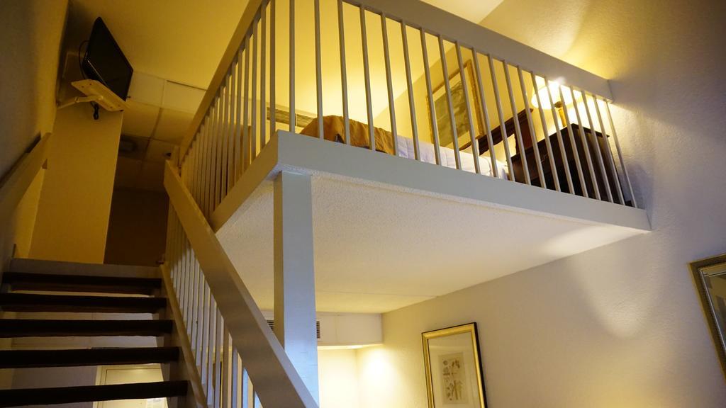 Ramada By Wyndham Wichita Airport Hotel Bagian luar foto