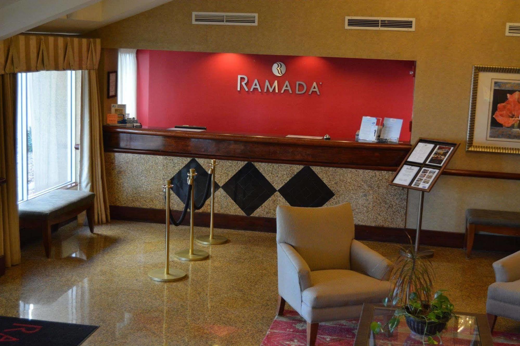 Ramada By Wyndham Wichita Airport Hotel Bagian luar foto