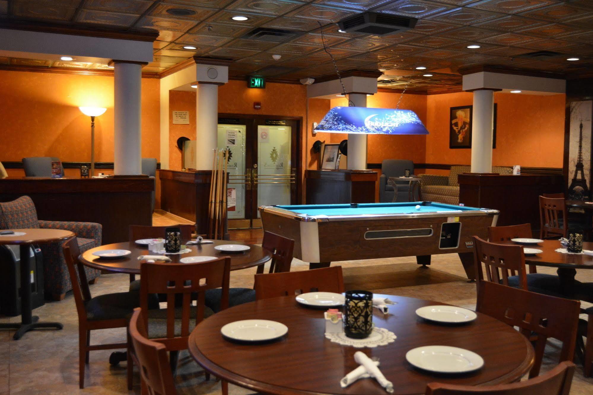 Ramada By Wyndham Wichita Airport Hotel Bagian luar foto